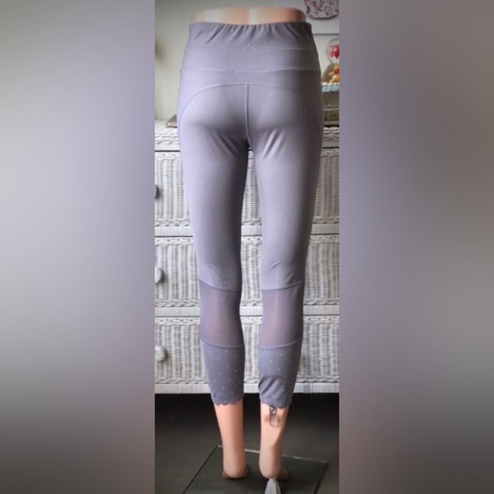 Varley cropped leggings in light grey color size Small